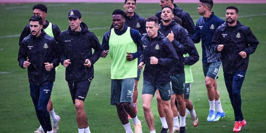 يقيم في السعيدية ويجري حصة مفتوحة مساء هذا الخميس.. تفاصيل استعدادات الجيش الملكي لمباراة الإياب أمام نهضة بركان