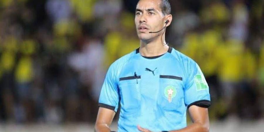 الحويضري يقود مباراة الكوكب المراكشي والوداد وأضرضور في غرفة "الفار"